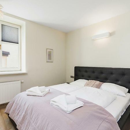 Apartments Cracow Miodowa By Renters Krakow Luaran gambar