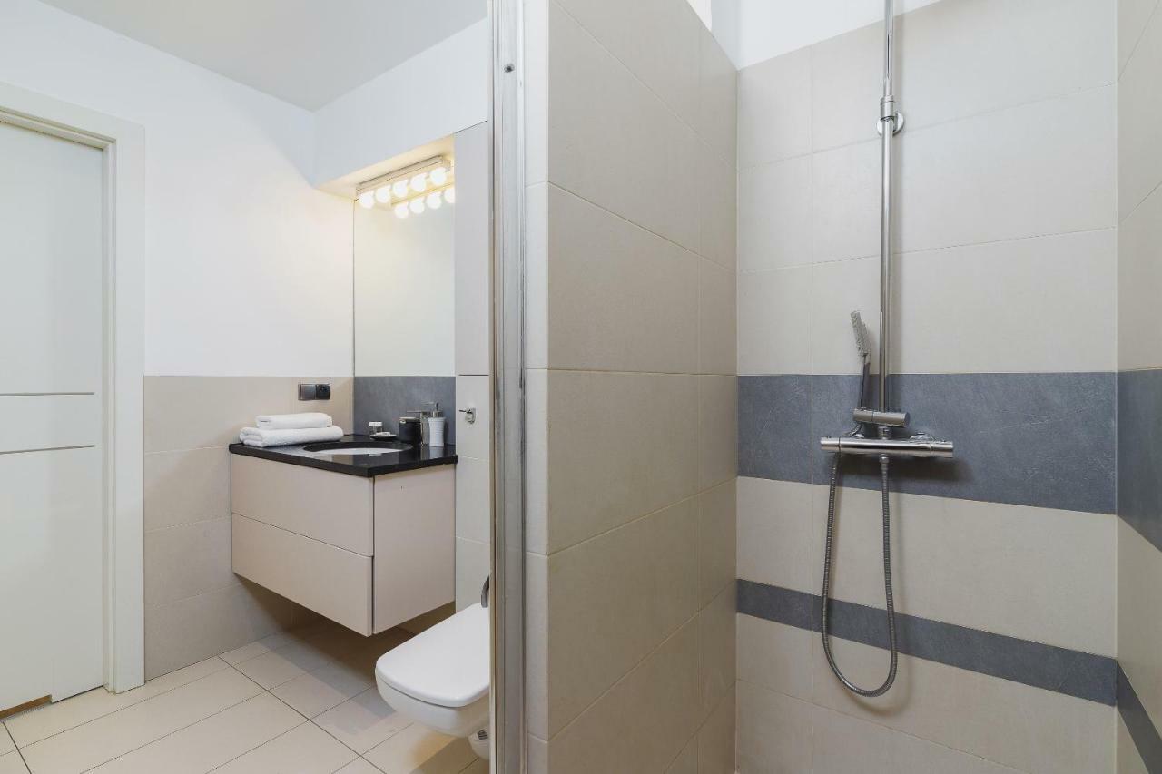 Apartments Cracow Miodowa By Renters Krakow Luaran gambar