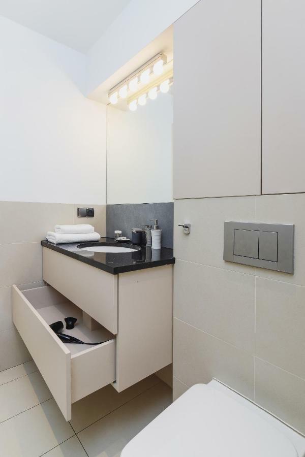 Apartments Cracow Miodowa By Renters Krakow Luaran gambar